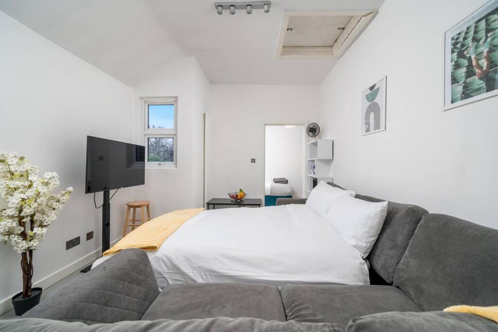 New 3Bed Stylish Apartment With Amazing Transport London Eksteriør bilde