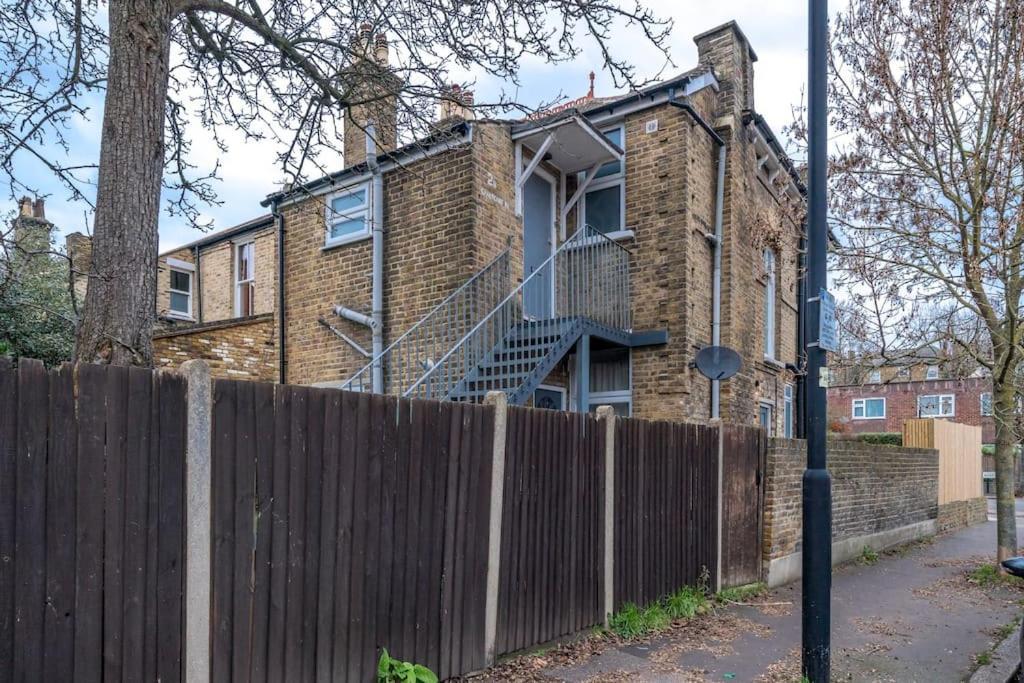 New 3Bed Stylish Apartment With Amazing Transport London Eksteriør bilde