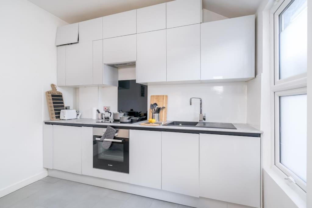 New 3Bed Stylish Apartment With Amazing Transport London Eksteriør bilde