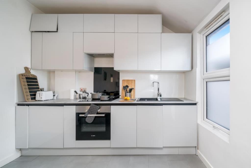 New 3Bed Stylish Apartment With Amazing Transport London Eksteriør bilde